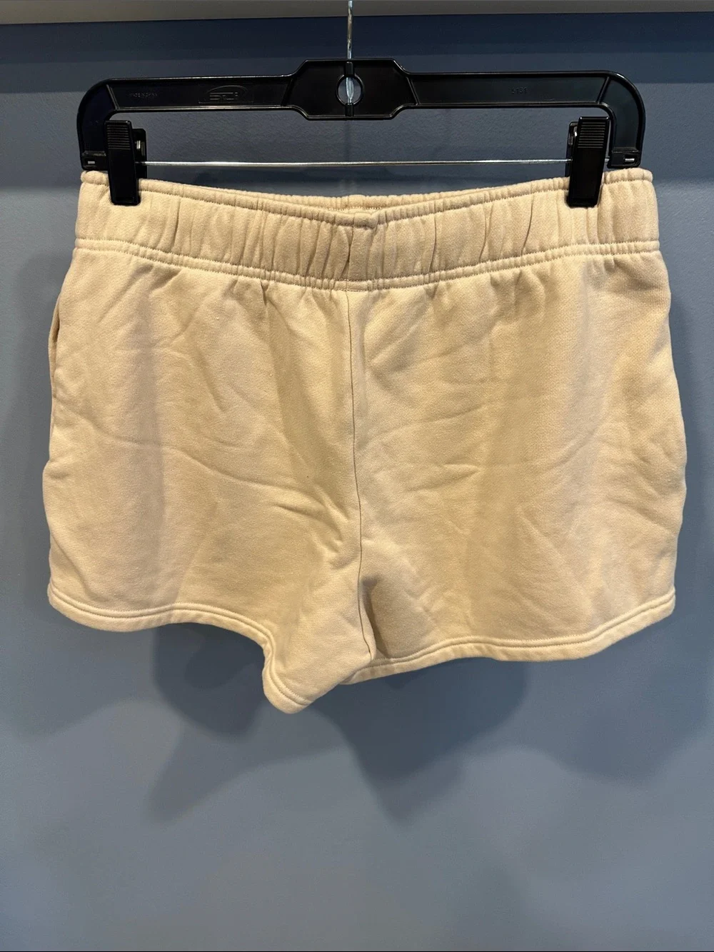 ALO Yoga Accolade Shorts in Macadamia Size M